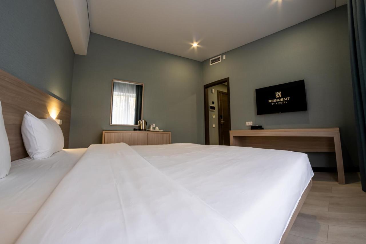 Resident Hotel Kazybek Bi Alma-Ata Exteriör bild