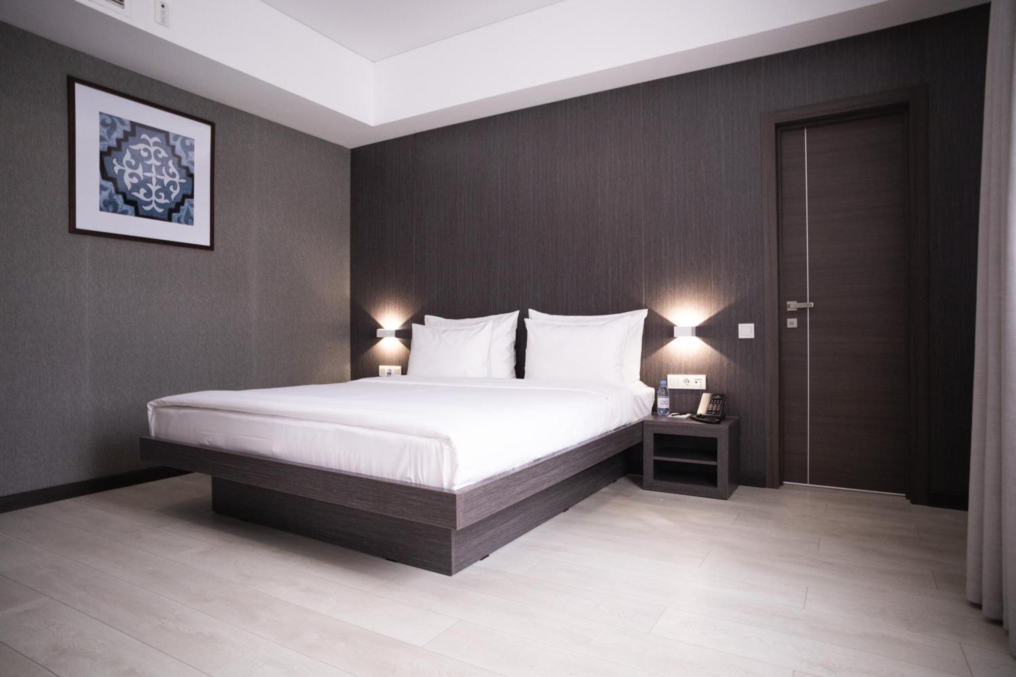 Resident Hotel Kazybek Bi Alma-Ata Exteriör bild