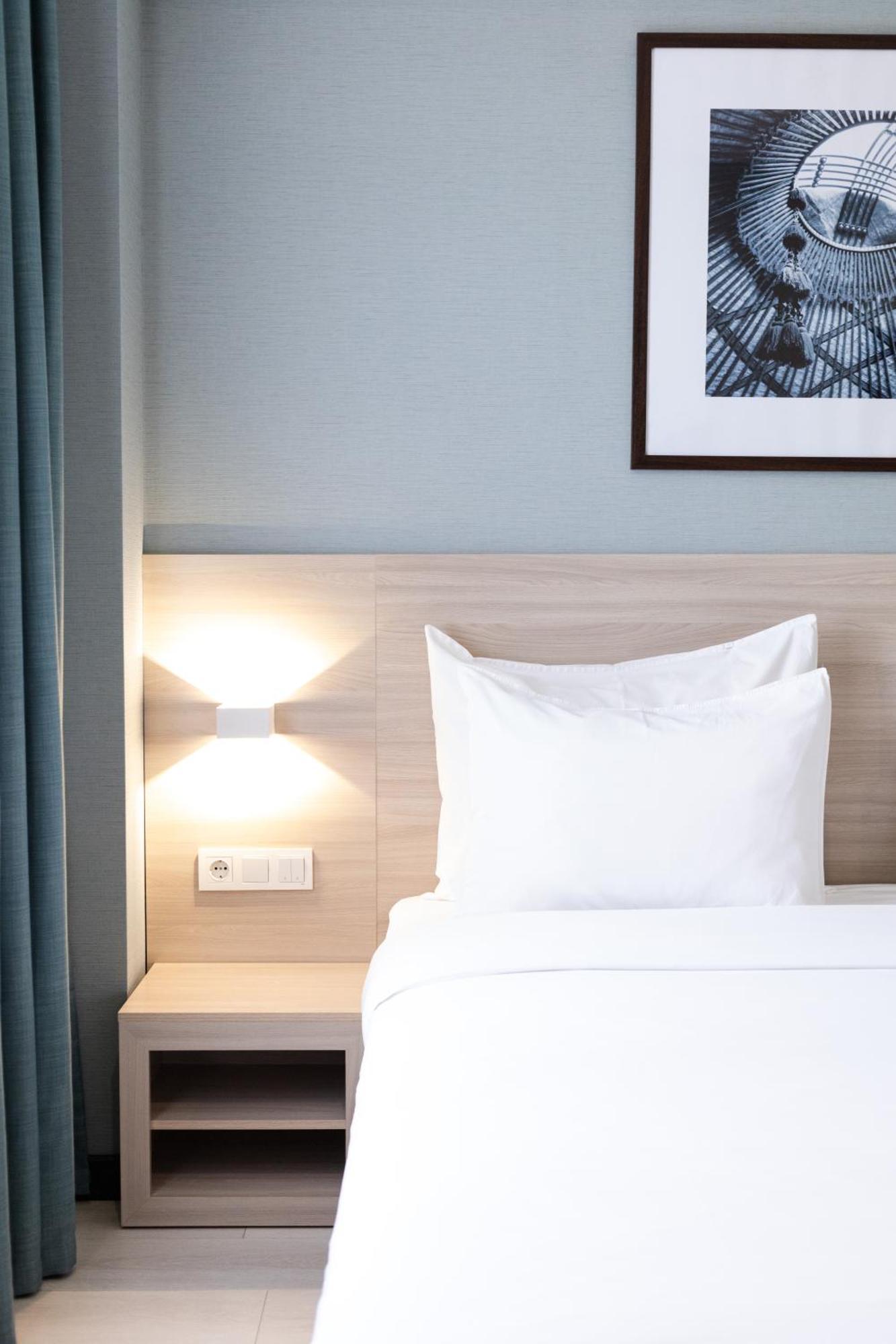 Resident Hotel Kazybek Bi Alma-Ata Exteriör bild